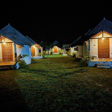 Modhera Sunrise Resort - Tents Bhungas Jungle Restaurants & Candlelight Dining Kalri Eksteriør billede