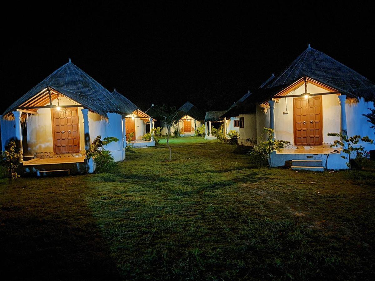 Modhera Sunrise Resort - Tents Bhungas Jungle Restaurants & Candlelight Dining Kalri Eksteriør billede