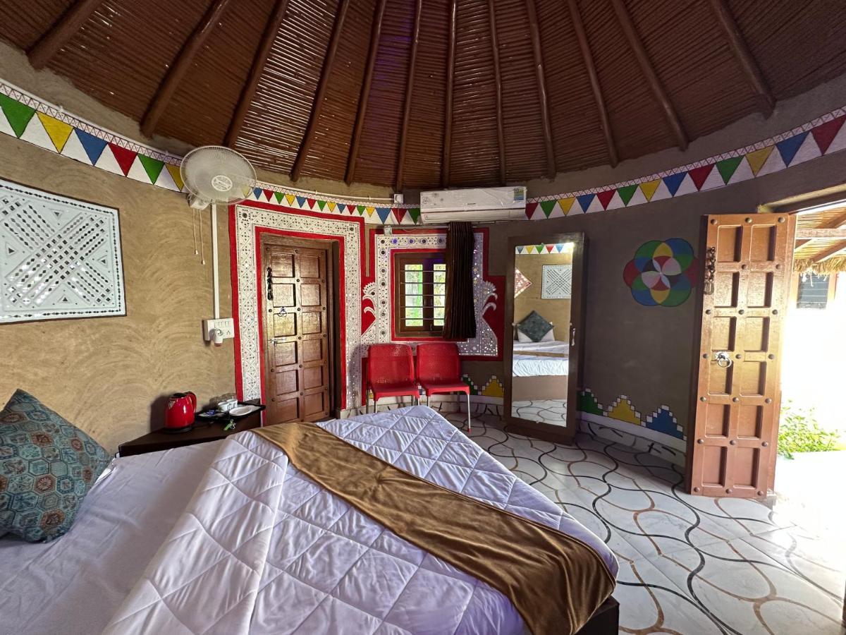 Modhera Sunrise Resort - Tents Bhungas Jungle Restaurants & Candlelight Dining Kalri Eksteriør billede