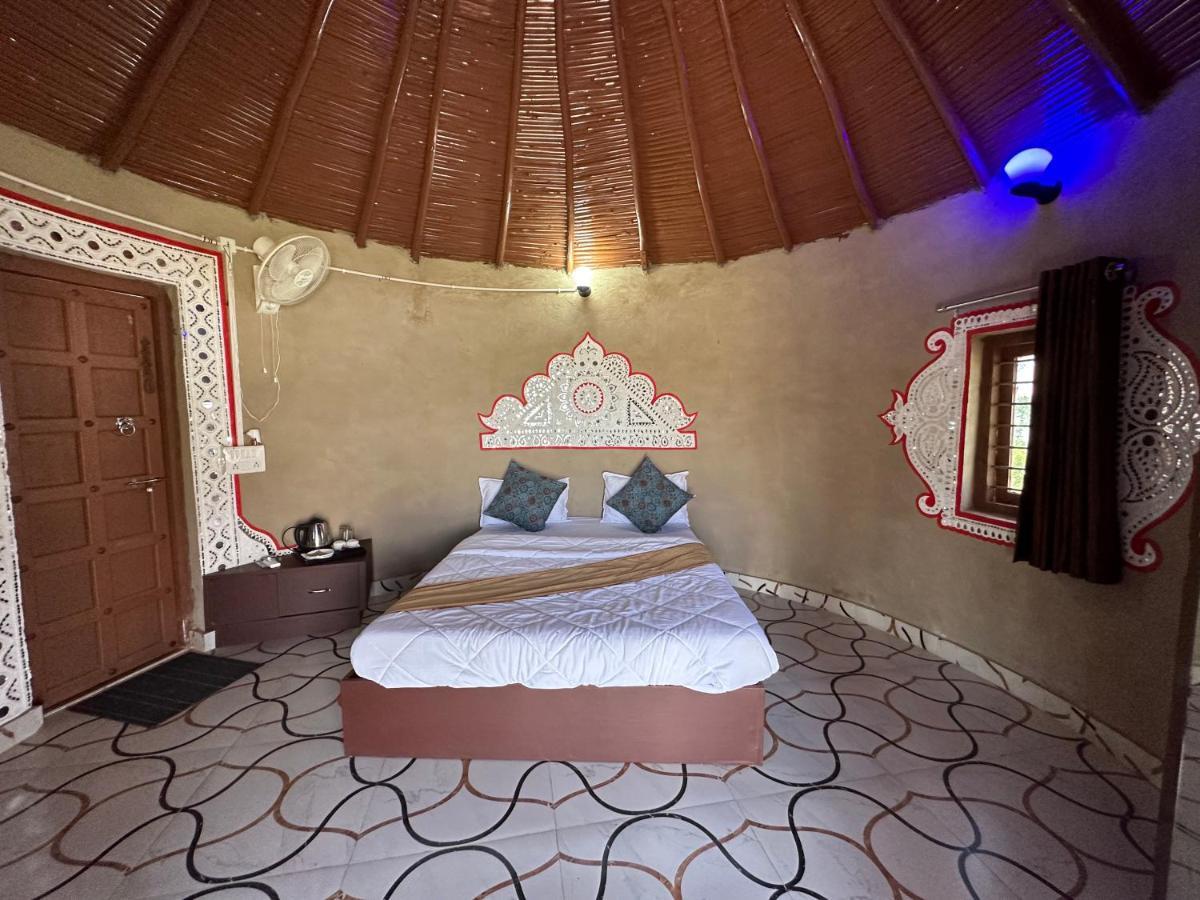 Modhera Sunrise Resort - Tents Bhungas Jungle Restaurants & Candlelight Dining Kalri Eksteriør billede