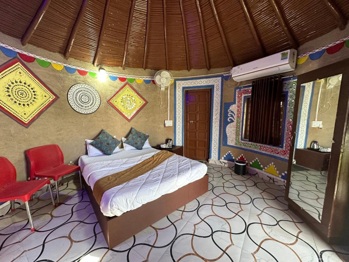 Modhera Sunrise Resort - Tents Bhungas Jungle Restaurants & Candlelight Dining Kalri Eksteriør billede