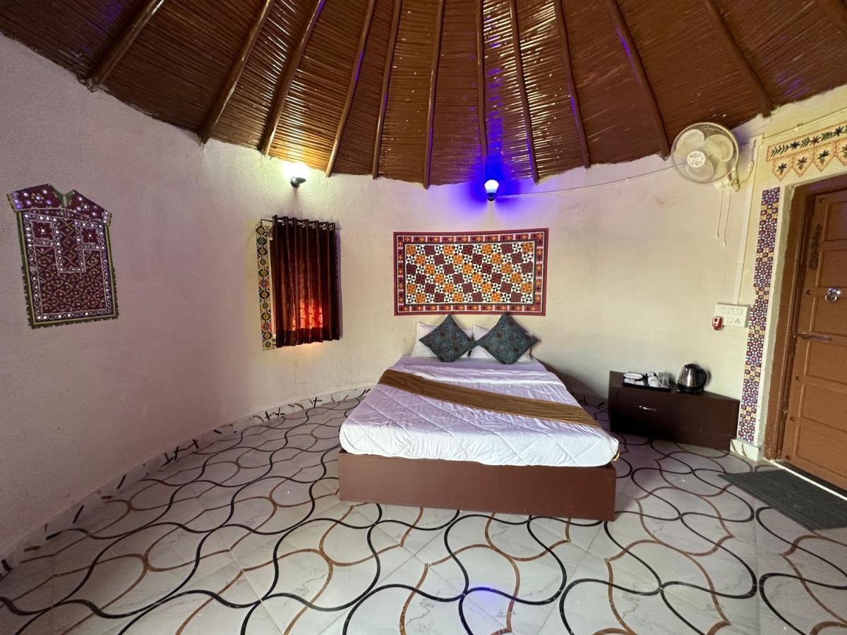 Modhera Sunrise Resort - Tents Bhungas Jungle Restaurants & Candlelight Dining Kalri Eksteriør billede
