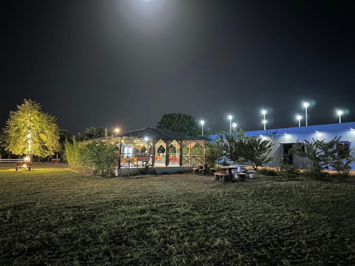 Modhera Sunrise Resort - Tents Bhungas Jungle Restaurants & Candlelight Dining Kalri Eksteriør billede