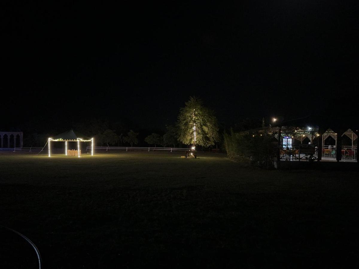 Modhera Sunrise Resort - Tents Bhungas Jungle Restaurants & Candlelight Dining Kalri Eksteriør billede