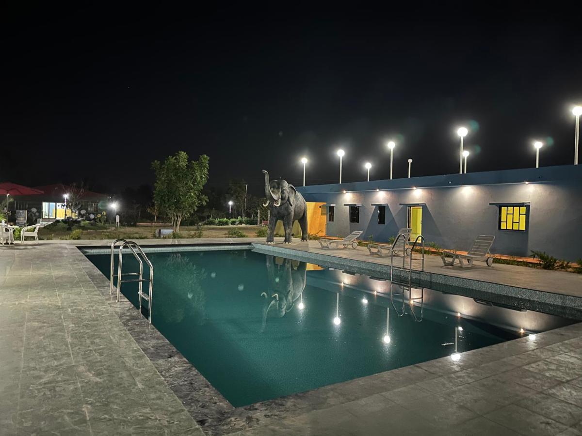 Modhera Sunrise Resort - Tents Bhungas Jungle Restaurants & Candlelight Dining Kalri Eksteriør billede