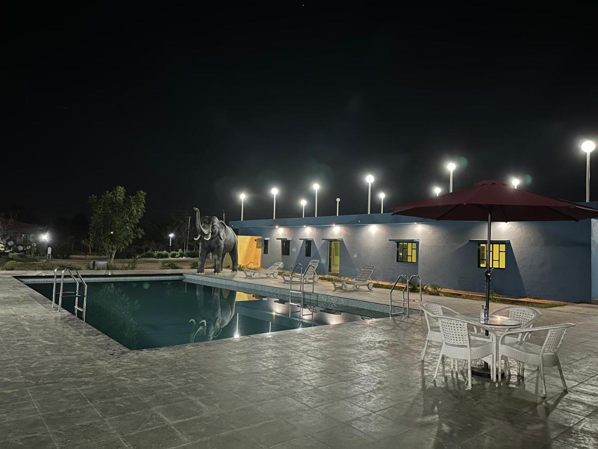 Modhera Sunrise Resort - Tents Bhungas Jungle Restaurants & Candlelight Dining Kalri Eksteriør billede