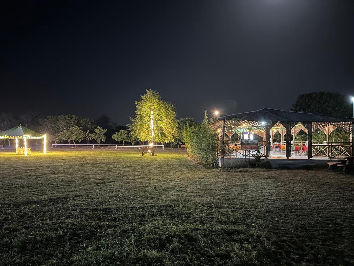 Modhera Sunrise Resort - Tents Bhungas Jungle Restaurants & Candlelight Dining Kalri Eksteriør billede
