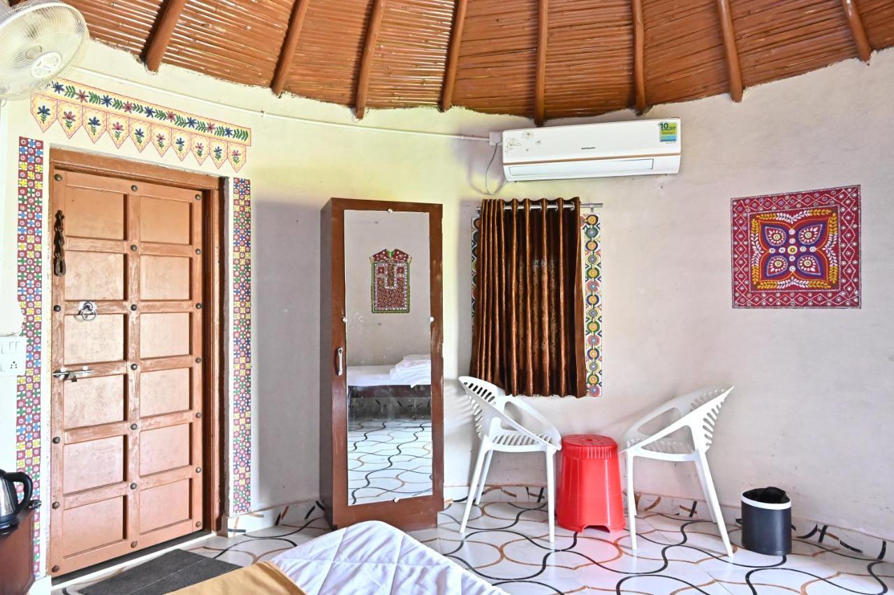 Modhera Sunrise Resort - Tents Bhungas Jungle Restaurants & Candlelight Dining Kalri Eksteriør billede