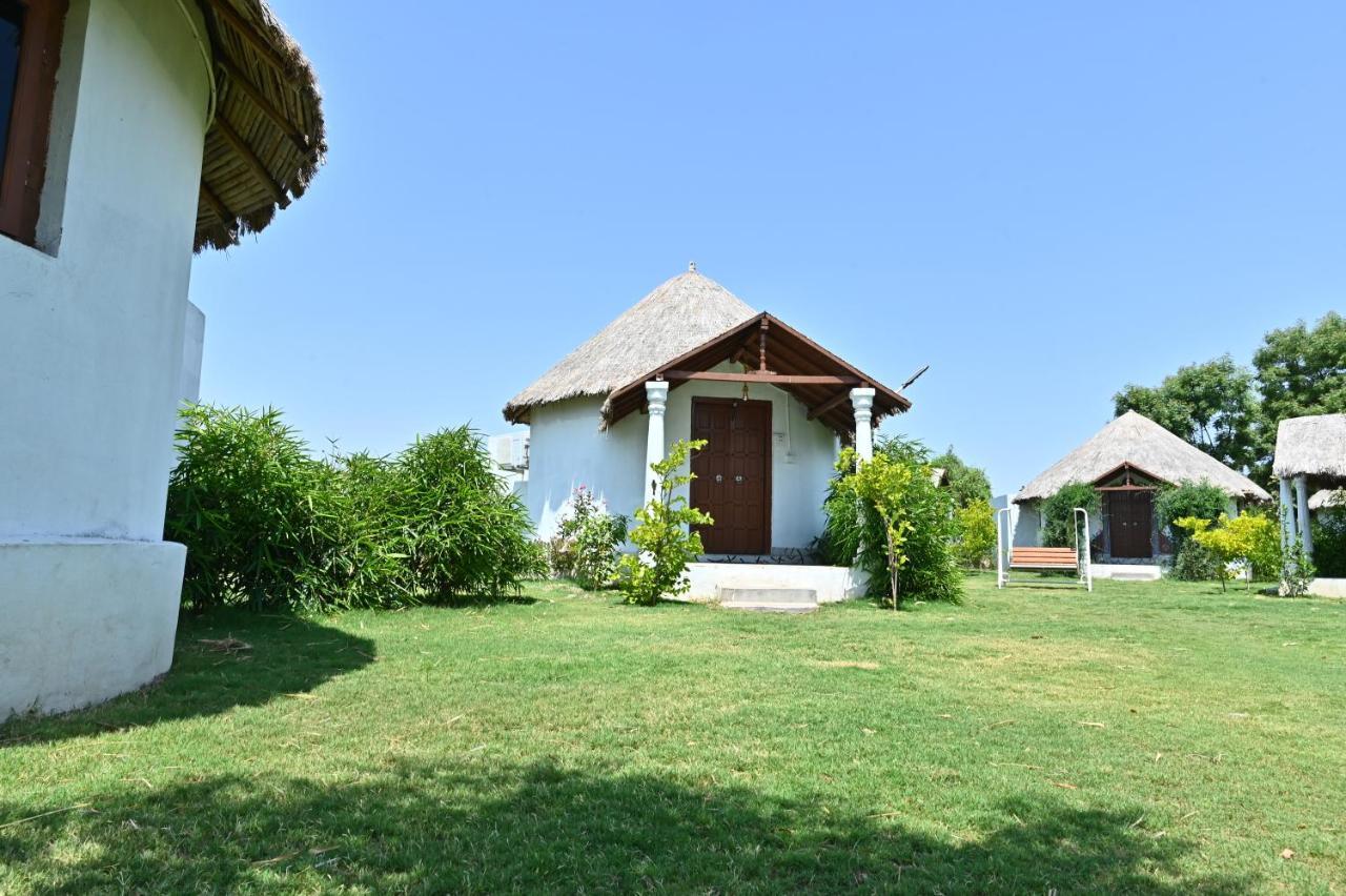Modhera Sunrise Resort - Tents Bhungas Jungle Restaurants & Candlelight Dining Kalri Eksteriør billede