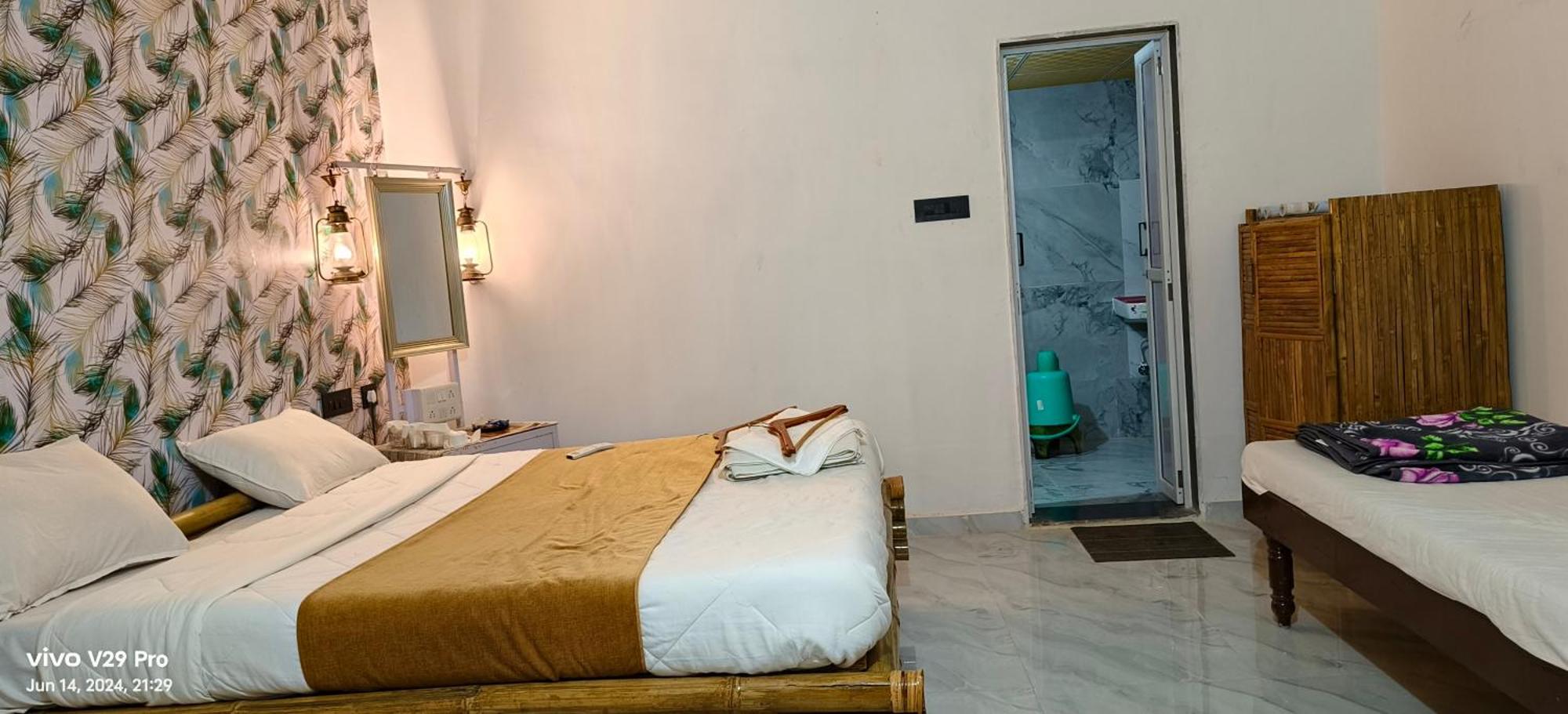 Modhera Sunrise Resort - Tents Bhungas Jungle Restaurants & Candlelight Dining Kalri Eksteriør billede
