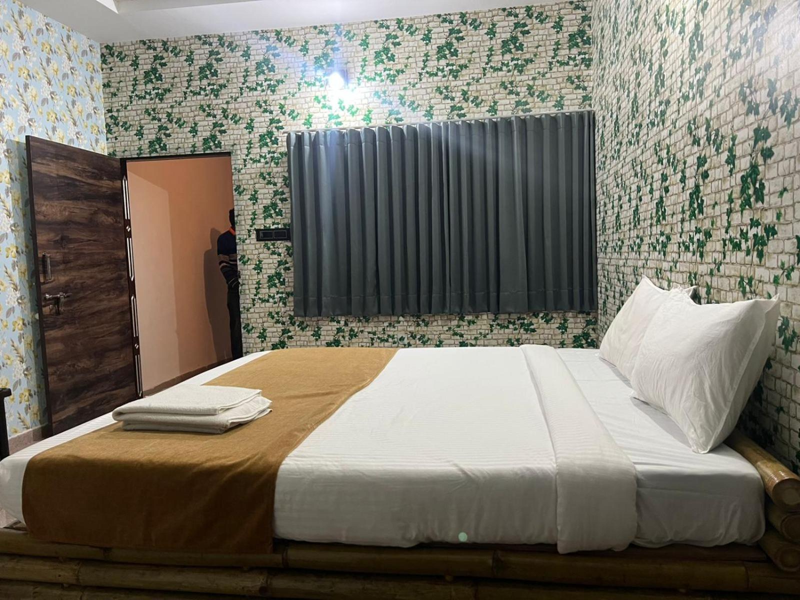 Modhera Sunrise Resort - Tents Bhungas Jungle Restaurants & Candlelight Dining Kalri Eksteriør billede